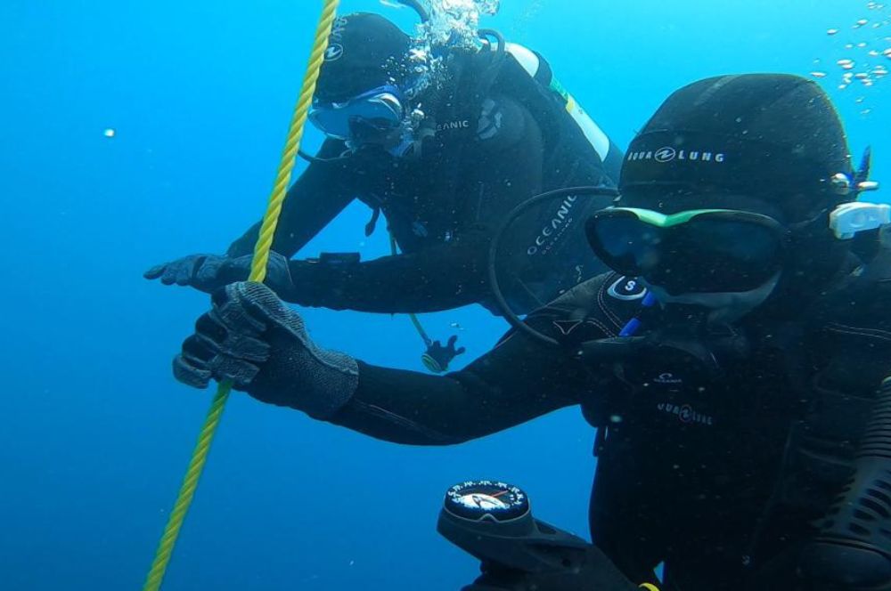 Basic safety rules for scuba diving.